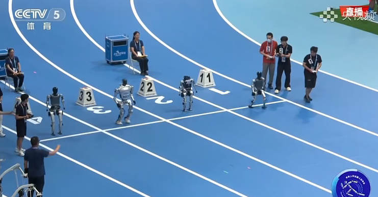 央視媒體報(bào)道優(yōu)寶特“行者泰山”在2025世界人形機(jī)器人運(yùn)動(dòng)會(huì)上的精彩表現(xiàn)